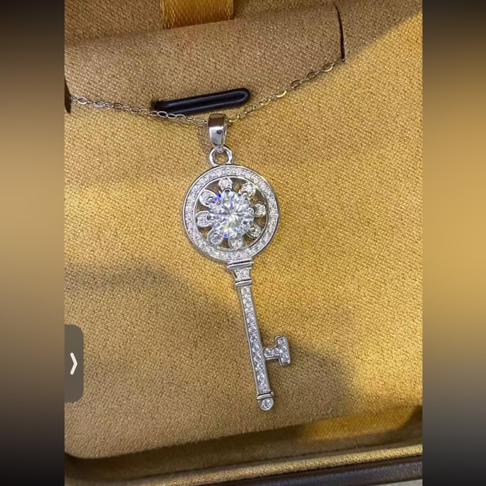 1 Carat Moissanite Platinum-Plated Key Pendant Necklace - Picture 6 of 6